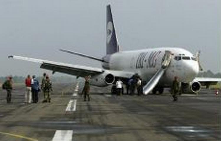 Flyet spærrede landingsbanen i timevis. - Foto: AP 
