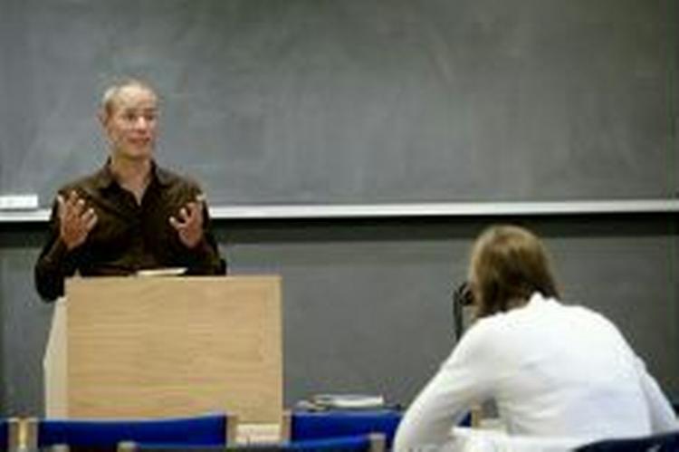 Det kan betale sig også at arbejde, fremfor udelukkende at koncentrere sig om studierne. - Foto: Peter Hove Olesen 