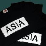 T-shirten koster 100 kr. i forretningerne og på Red Barnets website. 