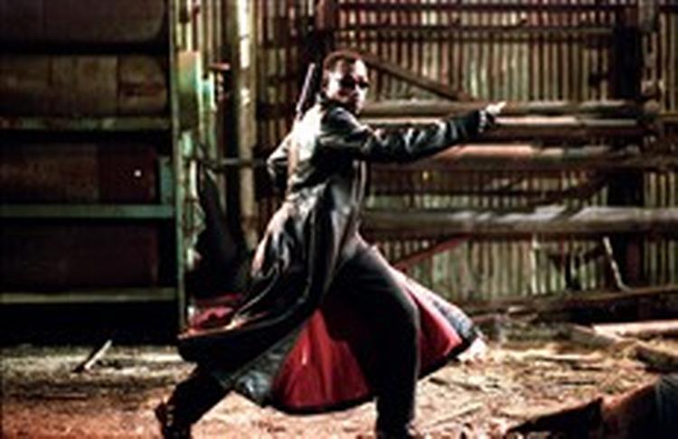 Blade er den eneste sorte superseriehelt for tiden. Det bliver den tredje film i serien desværre ikke meget bedre af. - PR-foto 