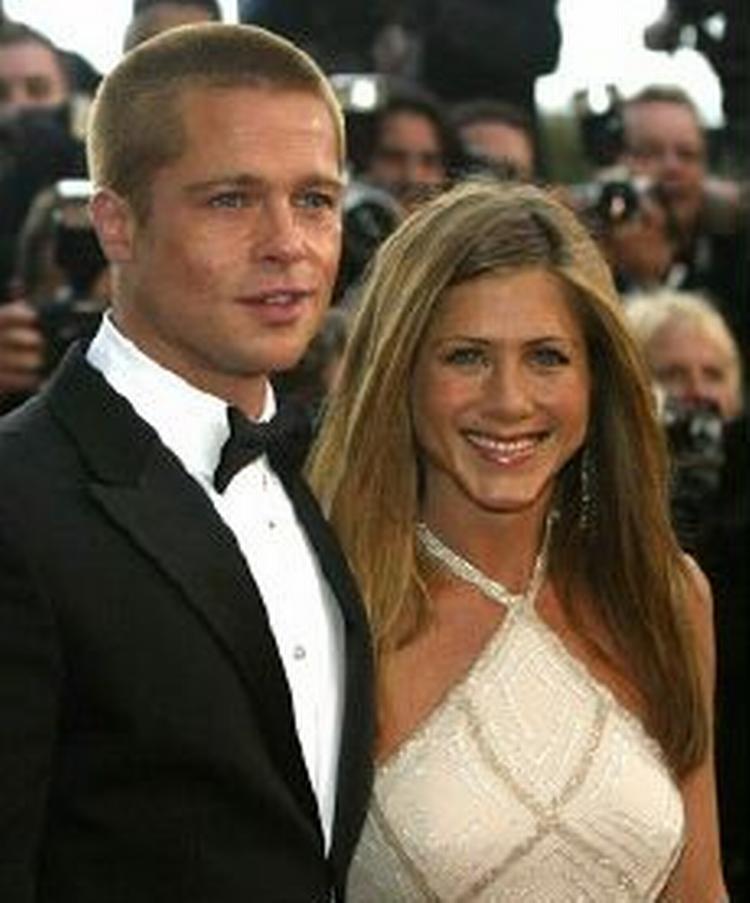 Brad Pitt og Jennifer Aniston ses her sammen før premieren på 'Troja', hvor Brad Pitt spillede rollen som den stærke græker Achilleus. Men nu er parret gået fra hinanden. - Foto: AP 