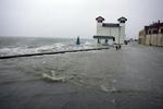 Vandstanden i Løgstør Havn nåede ved 14 tiden 20 centimeter over havnekajen. - Foto: Uffe Kongsted 