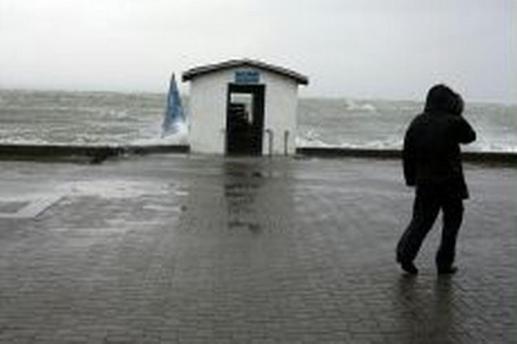 Vandstanden i Løgstør Havn var ved 14-tiden på 161 centimeter over normalt niveau. - Foto: Rasmus Baaner 