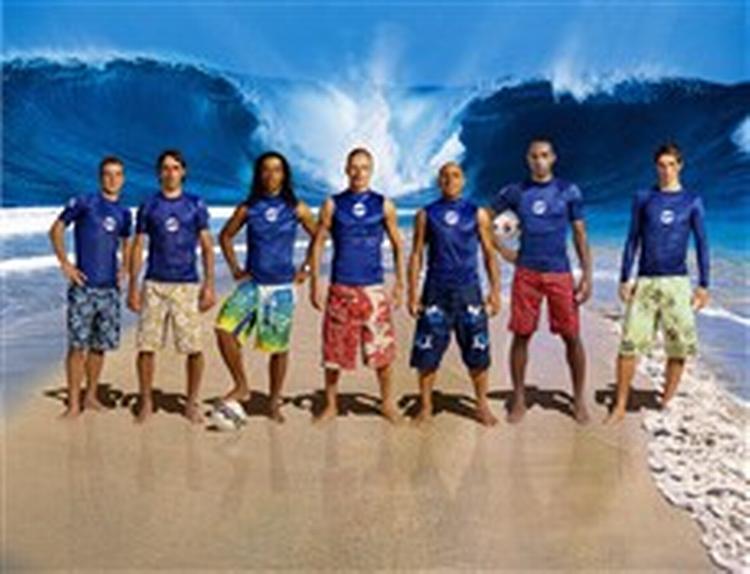 Fra venstre er det Raphael Van Der Vaart, Gonzales Blanco Raúl, Ronaldinho, David Beckham, Roberto Carlos, Thierry Henry og Fernando Torres. - Foto: Pepsi 