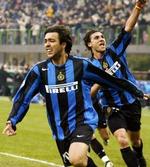 Inters Recoba jubler efter sin scoring i overtiden. - Foto: AP 