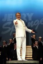 David Soul i rollen som Jerry Springer. Nu mener kristne, at showet er blasfemisk.   Foto: AP 
