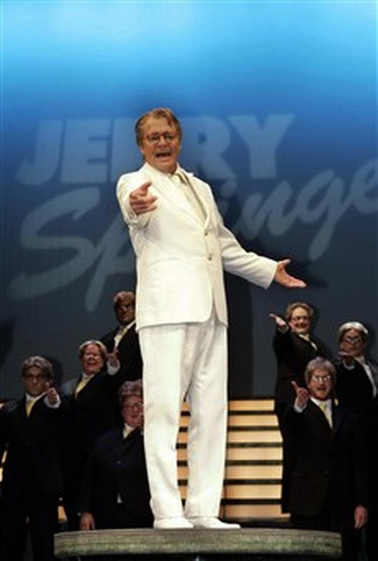 David Soul i rollen som Jerry Springer. Nu mener kristne, at showet er blasfemisk.   Foto: AP 