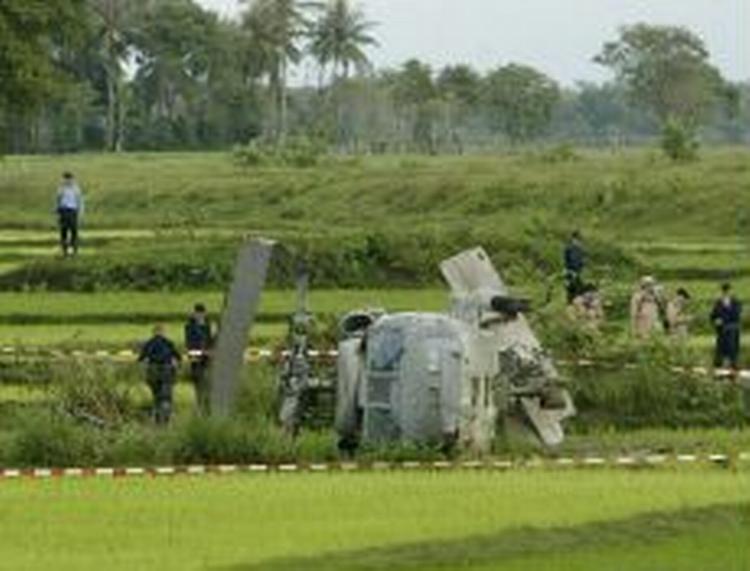 Alle ombordværende slap fra helikopter-styrtet nær lufthavnen i Banda Aceh. - Foto: AP 