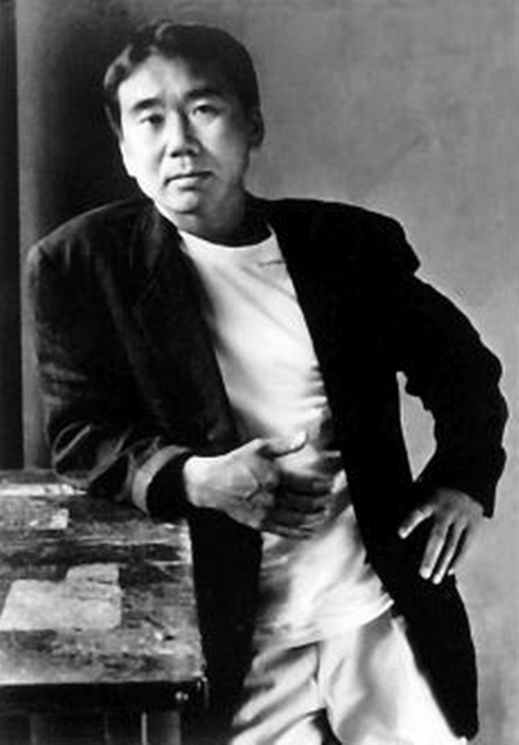 ENSPÆNDEREN. Forfatteren Haruki Murakami er en grubler   lige som hovedpersonerne i sine bøger.   PR-foto 