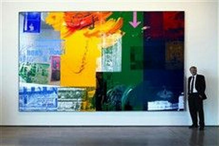 Museumsdirektør Jens Erik Sørensen museets nye maleri, som formentlig har kostet mellem 4 og 8 mio. kr. PR-foto 