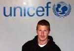 David Beckham fotograferet mandag under besøget i Unicef Danmarks afdeling på Østerbro. - Foto: AP 