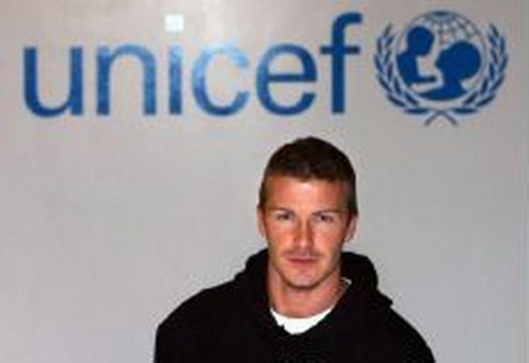 David Beckham fotograferet mandag under besøget i Unicef Danmarks afdeling på Østerbro. - Foto: AP 