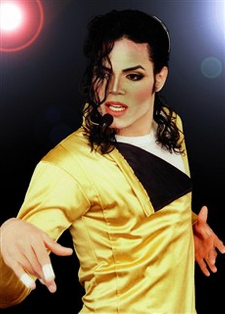 Michael Jacksons lookalike, skuespilleren Edward Moss, spillede også Michael Jackson i Scary Movie 3.   PR-foto 