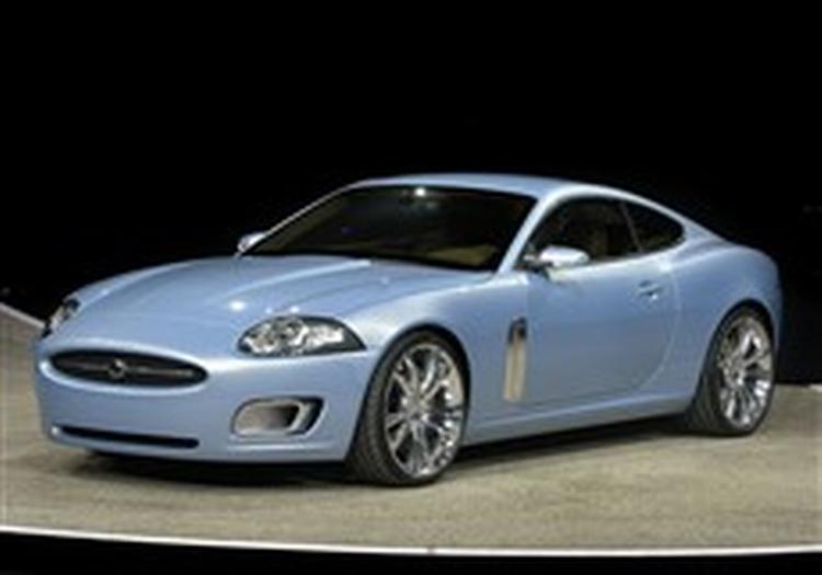 Til efteråret er der premiere på den nye Jaguar XK8. Den vil se ud næsten som konceptbilen her. Foto: Ford 