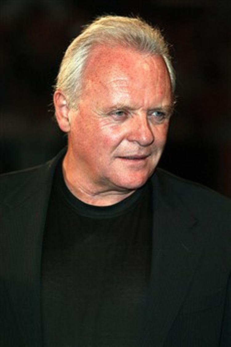 Anthony Hopkins bliver butler i den nye filmatisering.   Fotos: Nicolas Khayat/AP og Graham Whitby Boot/Allstar 