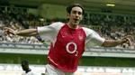 Robert Pires må til lommerne til gavn for ofrene efter flodbølgen. - Foto: AP 