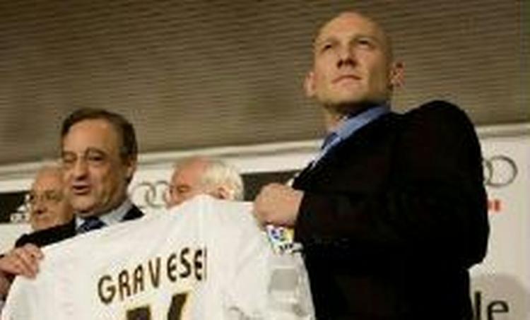 Den tidligere landsholdsspiller Jan Mølby er overbevist om, at Gravesen bliver en succes i Madrid. - Foto: Peter Hove Olesen 