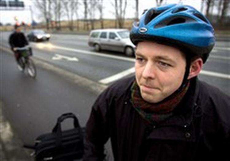 Kåre Press-Kristensen, formand for De Aktive Cyklister i Vanløse, mener, at det skal koste cyklister 5.000 kr. at køre over for rødt. - Foto: Finn Frandsen 