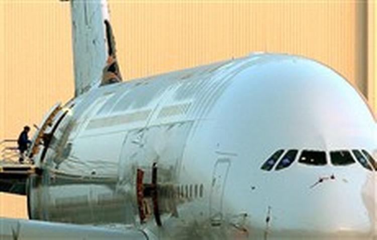 A380 vil kunne transportere helt op mod 800 passagerer 15.000 km uden mellemlanding. - Foto: AP 