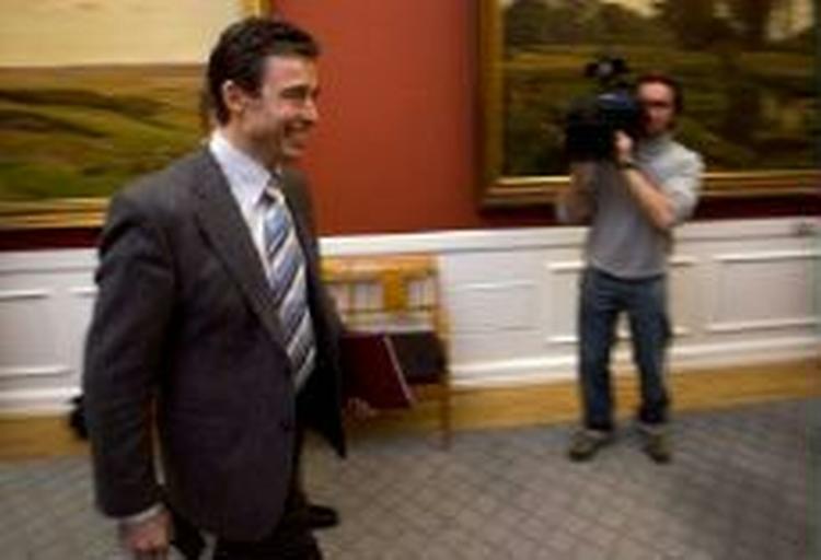 Anders Fogh Rasmussen på vej til folketingssalen. - Foto: Finn Frandsen 