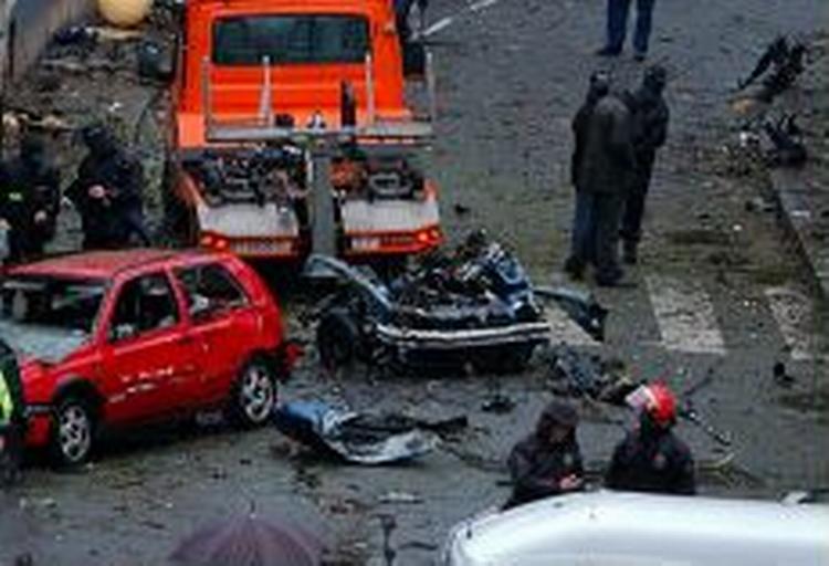 En betjent blev lettere såret ved eksplosionen i den nordspanske by Getxo. - Foto: AP 