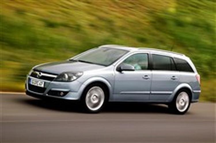Den nye model af Opel Astra er lidt mere rummelig end den gamle - men også betragteligt dyrere. - Foto: Opel 