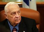 Fem dage efter det palæstinensiske valg har Sharon genoptaget forbindelsen til Abbas. - Foto: AP 