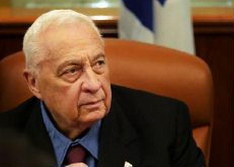 Fem dage efter det palæstinensiske valg har Sharon genoptaget forbindelsen til Abbas. - Foto: AP 