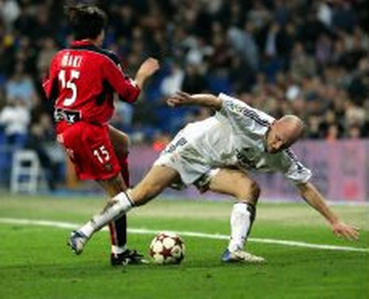 Thomas Gravesen befandt sig langt bedre på den centrale end i den venstre side af midtbanen. - Foto: AP 