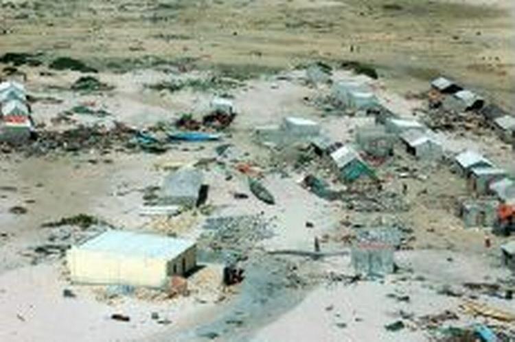Tsunamien ramte også Somalias kyst. Her er det Xaafur i den nordlige del af landet. - Foto: AP 