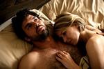 Mark Ruffalo og Naomi Watts krøller lagner sammen i John Currans ægteskabsdrama 'We Don't Live Here Anymore', og det er endskønt de ikke burde, hvorfor de forståeligt nok er en kende nedslåede efter akten. - PR-foto: Angel 