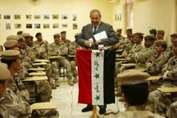 Iraks ministerpræsident Ayad Allawi forventer et blodigt valg, som blandt andet de irakiske soldater ikke kan dæmme op for. - Foto: AP 