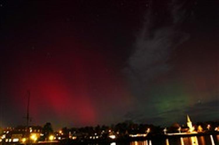 Himlen over Espergærde eksploderede natten til lørdag i en palet af farver, da der var nordlys over Danmark.   Foto: Søren Schnoor 
