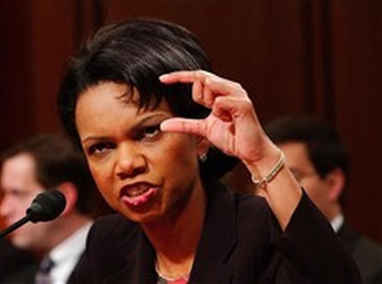 Med sikkert stemmetal blev Condoleezza Rice godkendt som USA s nye udenrigsminister. Enkelte demokrater talte imod.   Foto: Dennis Cook/AP 