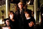 Den ukendte og mystiske onkel Olav tager sig efter forældrenes død sig af Baudelaire-børnene Violet, Klaus og tumlingen Sunny. - PR-foto: UIP 