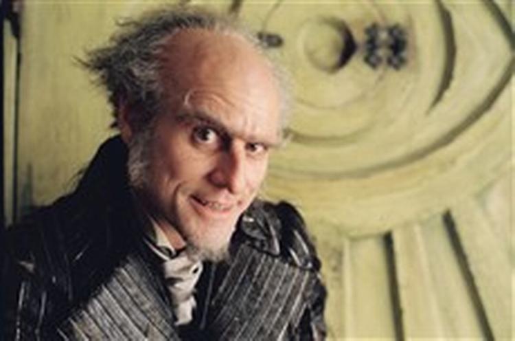 I filmen 'Lemony Snickets: En ulykke kommer sjældent alene' spiller Jim Carrey grev Olav - en middelmådig skuespiller og børnelokker. - PR-foto fra filmen 