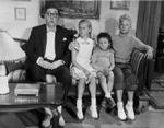 Far, Mie, Per og Ole i en af de legendariske 'Far til fire'-film. - Arkivfoto: Politiken 