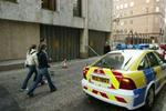 Hovedkvarteret i Nordirlands største bank Northern Bank i Belfast den 21. december, den dag, det store kup IRA beskyldes for, fandt sted. Banken er i øvrigt del af Den Danske Bank. - Foto: AP 