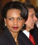 USA's udenrigsminister, Condoleezza Rice. I baggrunden den polske premierminister Bielka. - Foto: AP 