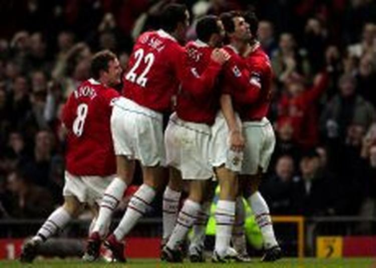 Roy Keane har åbnet scoring for Manchester United i den besværlige hjemmekamp mod Birmingham. - Foto: AP 