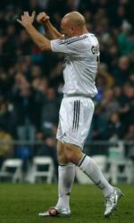 Seks minutter før tid scorede Thomas Gravesen til 4-0 mod Espanyol. - Foto: AP 