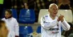 Både holdkammerater og publikum nærmest overfejrede Thomas Gravesens mål til 4-0 mod Espanyol. - Foto: AP 