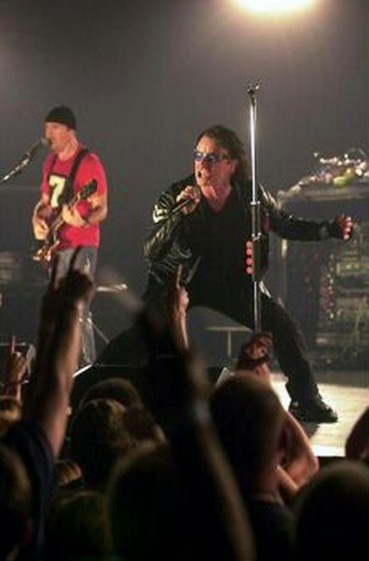 U2 gav koncert i Forum i København i 2001 som led i deres 'Elevation tour2. - Foto: Kim Agersten 