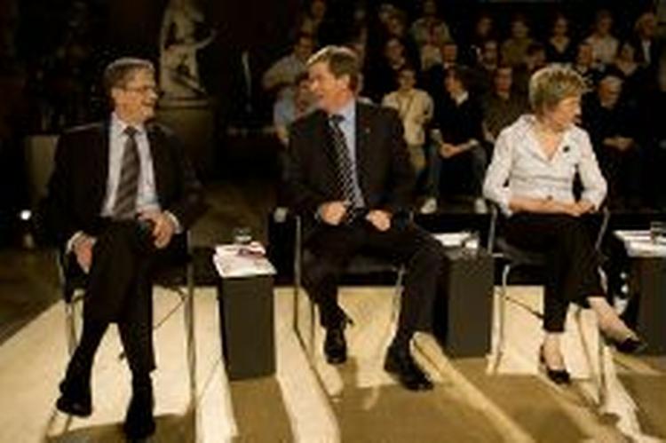 Mogens Lykketoft (S), Bendt Bendtsen (K) og Marianne Jelved (R) under partilederrunden. - Foto: Peter Hove Olesen 