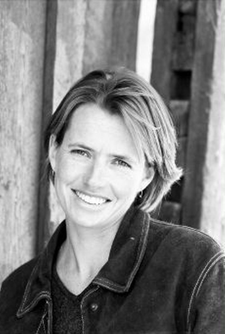 ARBEJDSRO. Alexandra Fuller, opvokset under borgerkrigen i Rhodesia/Zimbabwe, bor nu i Wyoming med sin amerikanske mand og sine to børn. Hun arbejder på en ny roman om Afrika og skriver artikler til bl.a. National Geographic.   Privatfoto 