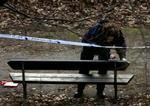 Fabian Bengtsson blev fundet grundforvirret på denne bænk efter 17 dages bortførelse. - Foto: AP 