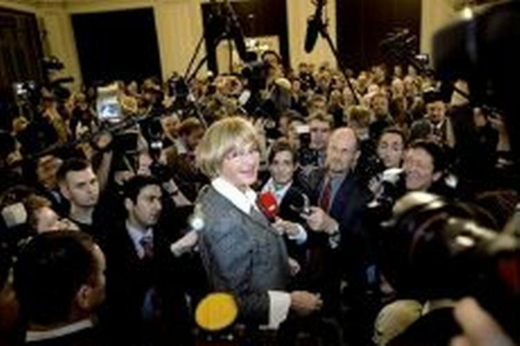 24 MANDATER. En jublende Pia Kjærsgaard på valgaftenen i tirsdags. I Stampe Lund og Mogensens øjne er hun og Dansk Folkeparti et markant symbol på den populistiske trussel mod demokratiet.   Foto: Peter Hove Olesen 