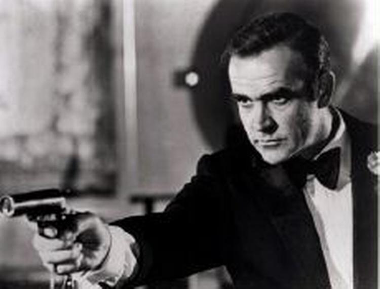I de gode gamle dage spillede Sean Connery Bond og John Barry leverede musikken. I dag er det mest noget roderi mener veteranen Barry. - Foto: MGM/UA 