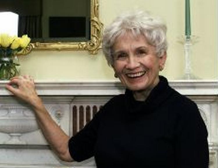 UOPNÅELIG. »Efter alle disse år satser jeg stadig på, at den næste historie bliver perfekt. Formentlig bliver jeg ved med at tro det, til jeg dør«, sagde Alice Munro i 1990 til The New York Times.   Foto: Paul Hawthorne/AP 