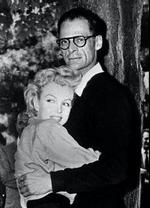 Arthur Miller var gift med Marilyn Monroe. Et ægteskab der ikke altid var lige let. - Foto: AP 
